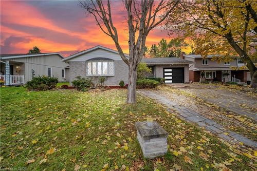 5 Centennial Dr, Walkerton, ON, N0G2V0 | Card Image