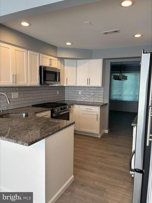87 Amity Dr, Chesterbrook, PA, 19087-5508 | Card Image