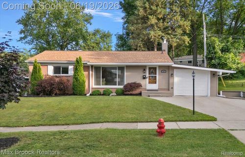 737 Panorama Dr, Milford, MI, 48381-1553 | Card Image