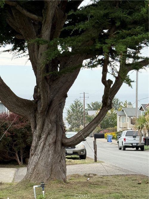 370 Castle St, Cambria, CA, 93428-4404 | Card Image