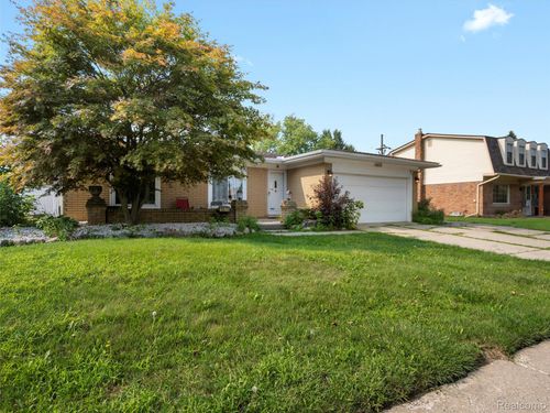 16676 Grillo Dr, Clinton Township, MI, 48038-4011 | Card Image
