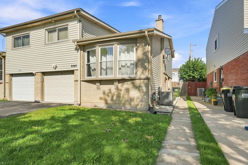 9349 Fern Ln, Des Plaines, IL, 60016-4214 | Card Image