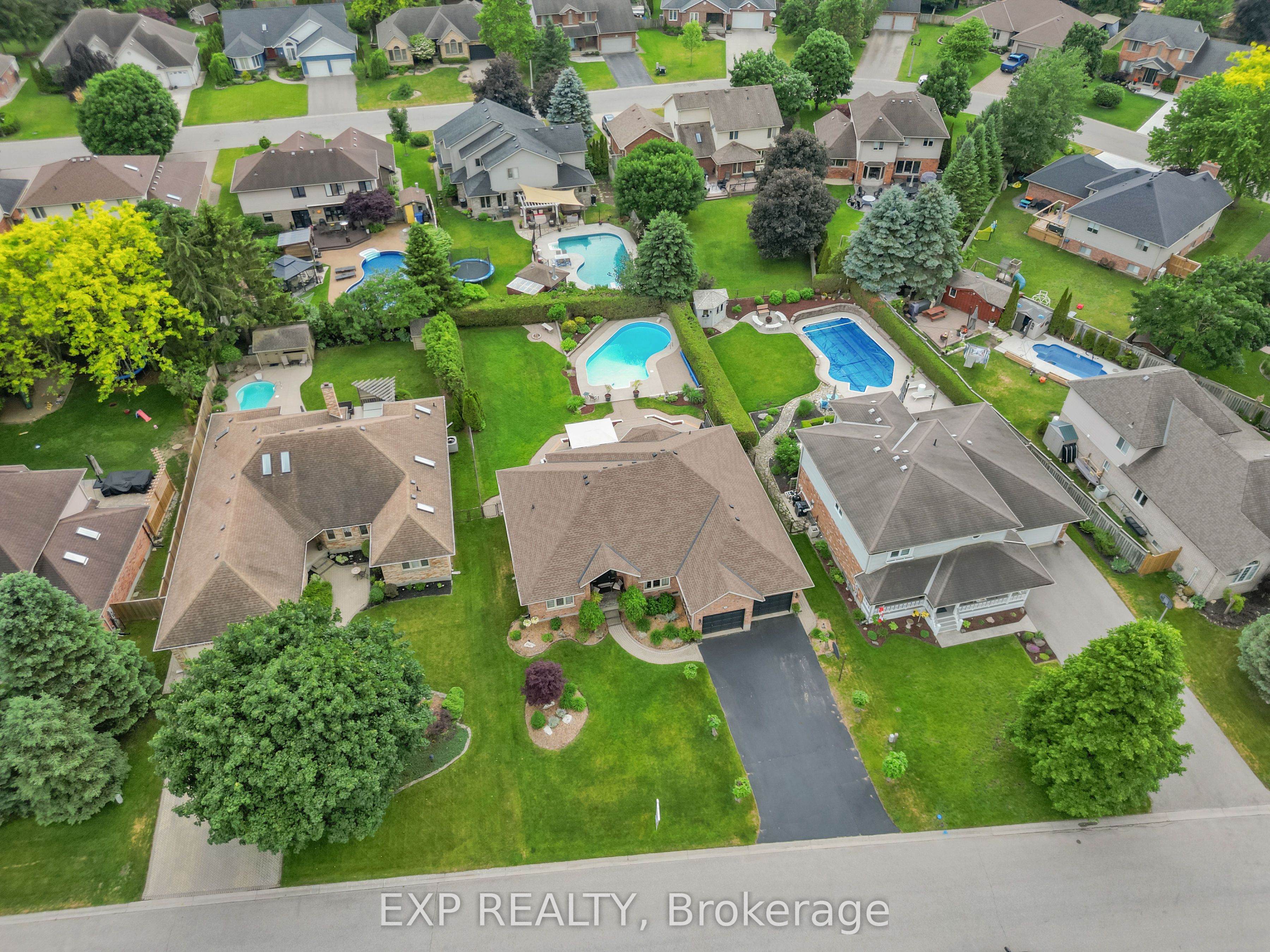 Residential in Thames Centre 2
