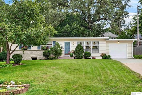 7633 Sunset Dr, Ralston, NE, 68127-2809 | Card Image