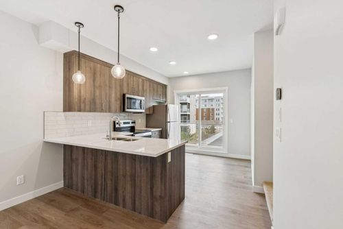 107 Shawnee Sq Sw, Calgary, AB, T2Y0W4 | Card Image