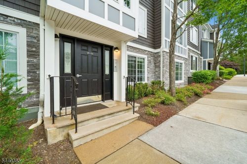 52 Village Dr, Morristown, NJ, 07960-7309 | Card Image
