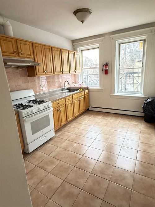 apt-2-572 W Side Ave, Jersey City, NJ, 07304-3942 | Card Image
