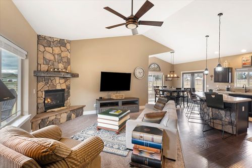 154 Columbia Range Dr, Columbia Falls, MT, 59912-8650 | Card Image