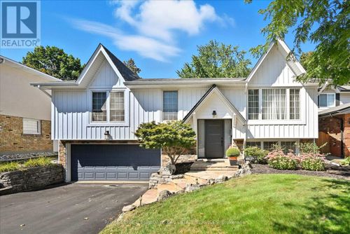 3299 Spruce Avenue, Burlington (Roseland), ON, L7N1J5 | Card Image