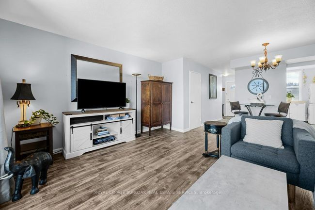 522 - 350 Quigley Rd, Condo with 3 bedrooms, 1 bathrooms and null parking in Hamilton ON | Image 7