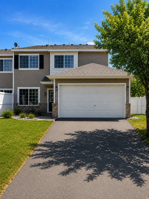 15827 Fleet Trl, Apple Valley, MN, 55124-6013 | Card Image