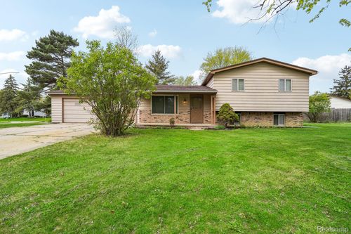 717 Murphy Ct, Linden, MI, 48451-9053 | Card Image