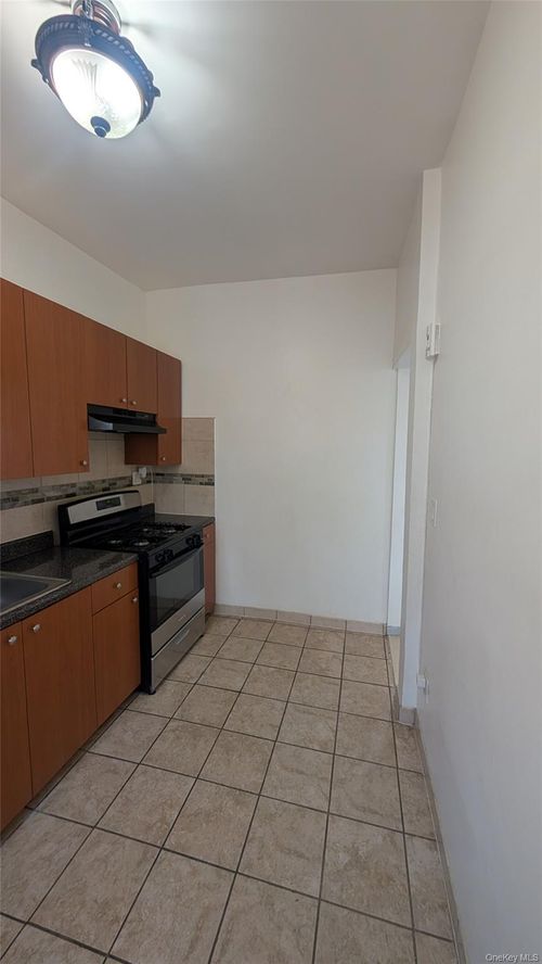 170 Bradford St, Brooklyn, NY, 11207-2815 | Card Image