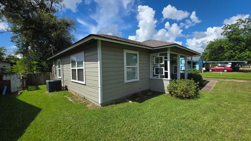 1208 Chevy Chase Dr, Angleton, TX, 77515-5431 | Card Image