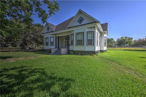 216 E Collins St, Bremond, TX, 76629-5314 | Card Image
