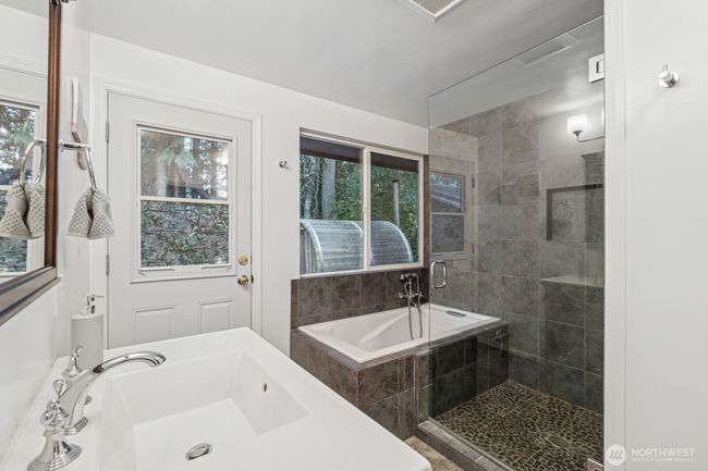 Primary en suite | Image 13