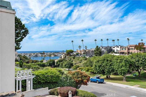 upper-414 .5 Carnation Avenue, Corona del Mar, CA, 92625 | Card Image