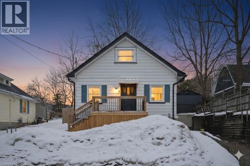 7 Riverside Drive W, Elmira, ON, N3B1P9 | Card Image