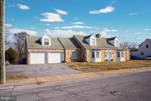 425 W 15th St, FRONT ROYAL, VA, 22630-2825 | Card Image