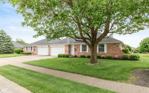 811 S School St, Brownsburg, IN, 46112-1668 | Card Image