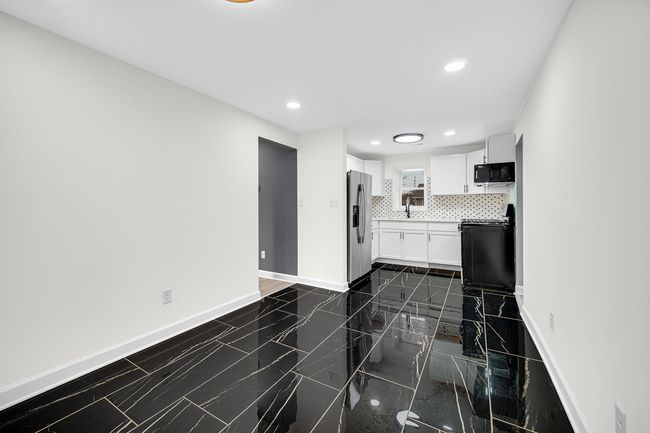 Suite A Kitchen Dining | Image 10