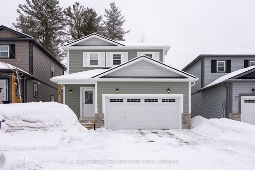 15 Quinn Forest Dr, Bracebridge, ON, P1L0C8 | Card Image