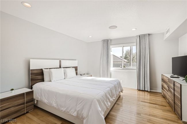 Bedroom downstairs | Image 15