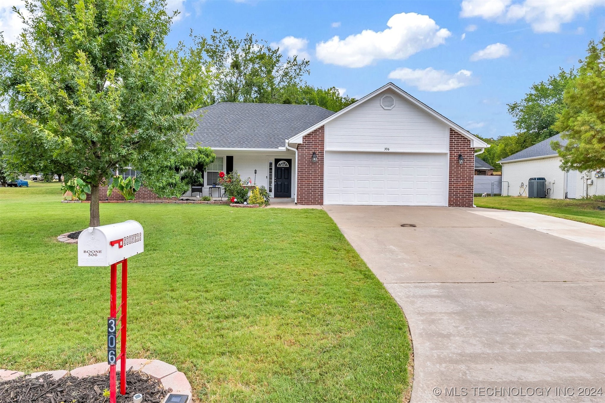 Lauren St, Kiefer, OK 74041