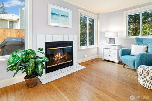 41-15865 Northup Way, Bellevue, WA, 98008-2536 | Card Image