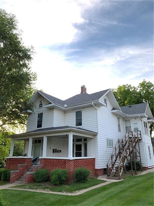 319 W 3rd St, Maryville, MO, 64468-2287 | Card Image