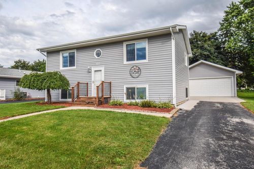 743 Foxtrail Circle, Burlington, WI, 53105 | Card Image