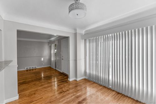 19957 Chapel St, Detroit, MI, 48219-1360 | Card Image