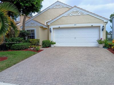 212 Berenger Walk, House other with 3 bedrooms, 2 bathrooms and null parking in Royal Palm Beach FL | Image 2