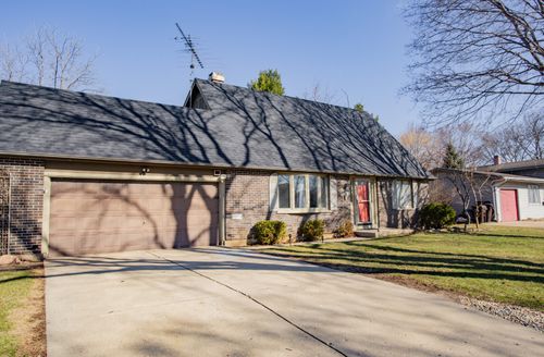 938 Aberdeen Dr, Crystal Lake, IL, 60014-7861 | Card Image