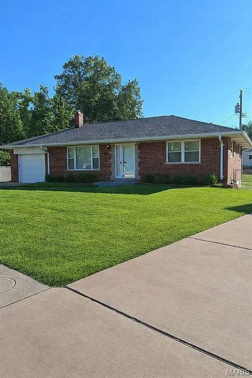 10714 Winthrop Ct, Saint Louis, MO, 63123-6011 | Card Image