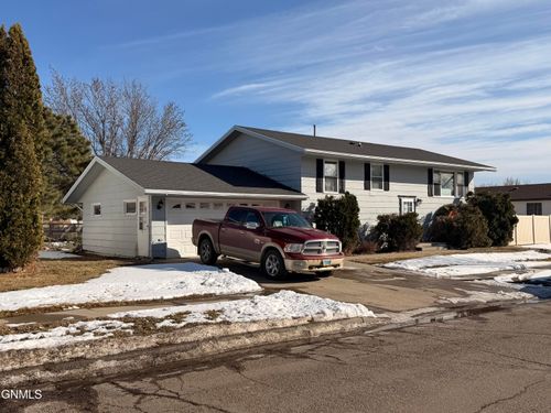 2310 17th Cir W, Williston, ND, 58801-2504 | Card Image