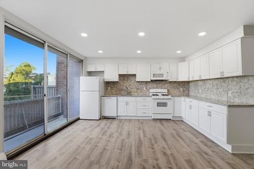 r-10-100 E Glenolden Ave, GLENOLDEN, PA, 19036-2235 | Card Image