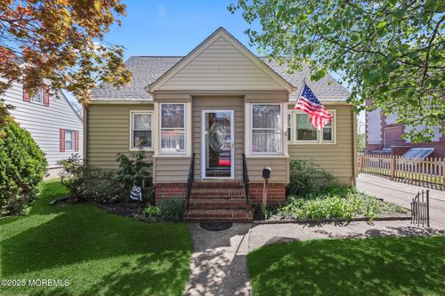 14 Wilbur Henry Dr, Florence, NJ, 08518-2702 | Card Image