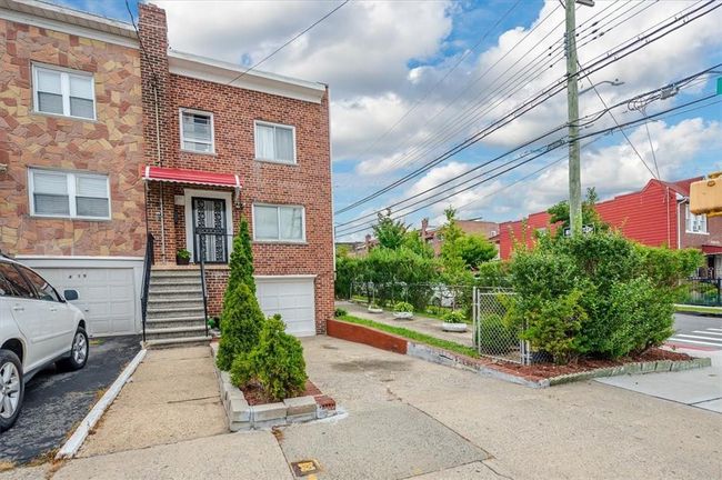 View of front of home | Image 23