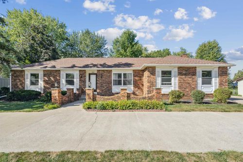 502 Oak Park Blvd, Cedar Falls, IA, 50613-1542 | Card Image