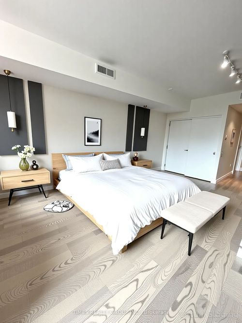 607-60 Colborne St, Toronto, ON, M5E0B7 | Card Image