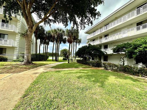 102-2621 Village Blvd, West Palm Beach, FL, 33409-6907 | Card Image