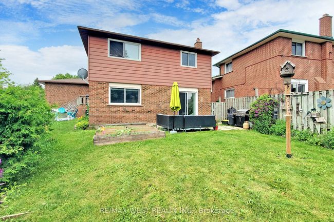 B - 39 Portland Cres, Home with 2 bedrooms, 3 bathrooms and 2 parking in Newmarket ON | Image 34