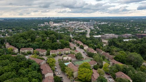 240 Summit Ridge Dr, Nashville, TN, 37215-3825 | Card Image