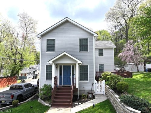 33 Woodsedge Ave, Budd Lake, NJ, 07828-2948 | Card Image