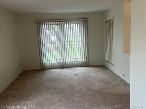 125-40592 Newport Dr, Plymouth, MI, 48170-4744 | Card Image