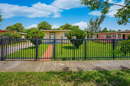 430 Nw 133rd St, North Miami, FL, 33168-3833 | Card Image