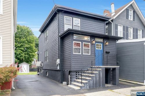 468 Valley St, Orange, NJ, 07050-1251 | Card Image