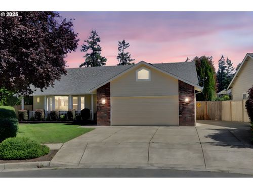35 Daniel Dr, Eugene, OR, 97404-1368 | Card Image