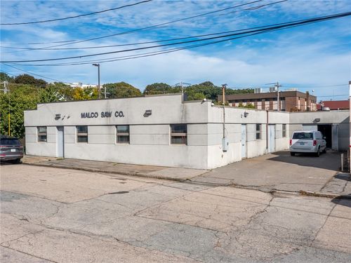 22 Field St, Cranston, RI, 02920-7309 | Card Image